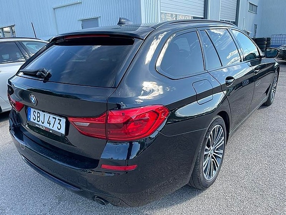 BMW 520d 3 of 5
