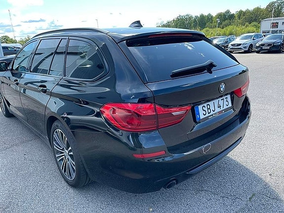 BMW 520d 4 of 5