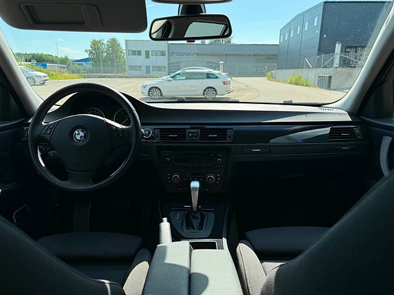 BMW 320d 5 of 6