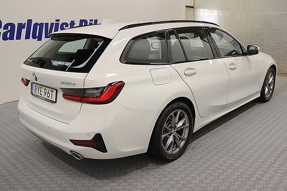 BMW 330e 4 of 8
