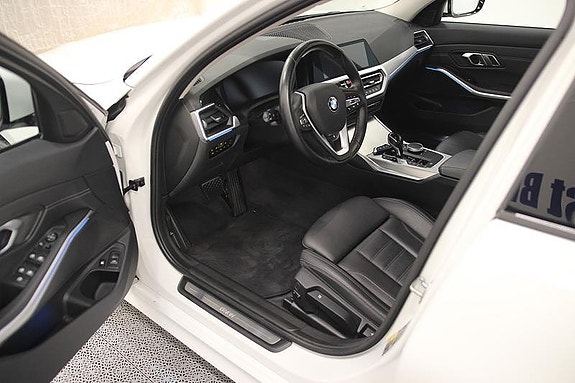 BMW 330e 2 of 8