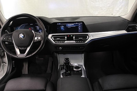 BMW 330e 6 of 8