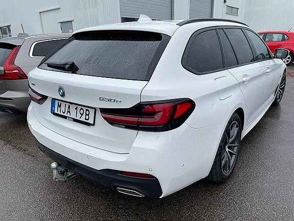 BMW 530e 3 of 5