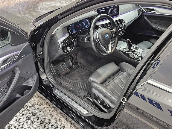 BMW 530e 2 of 10