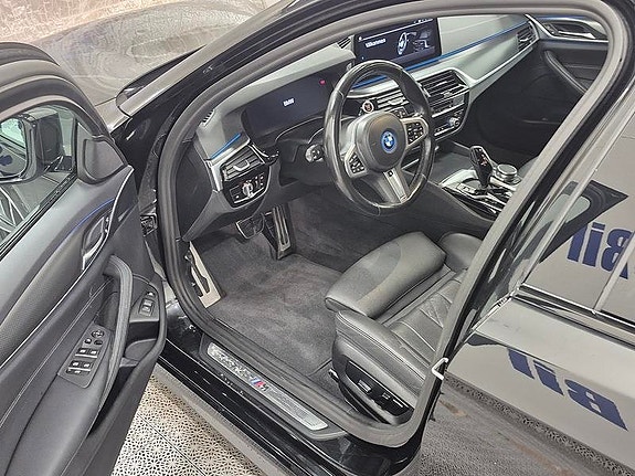 BMW 530e 2 of 12