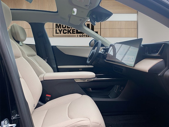 Mazda CX-6e 13 of 18