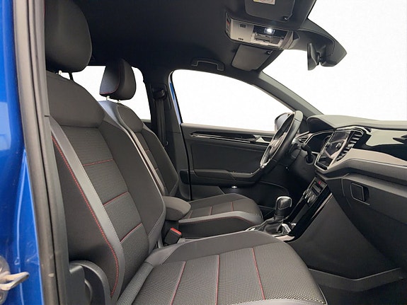 Volkswagen T-Roc 27 of 30