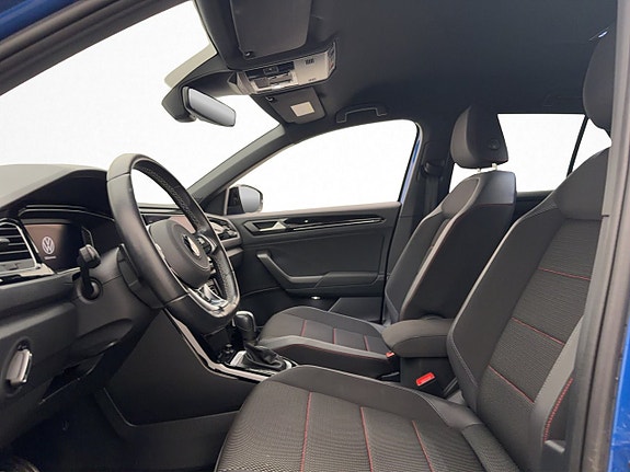 Volkswagen T-Roc 12 of 30