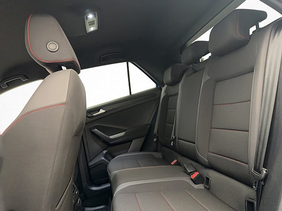 Volkswagen T-Roc 26 of 30