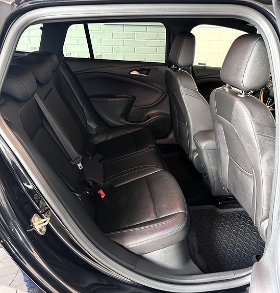 Opel Astra 10 of 15