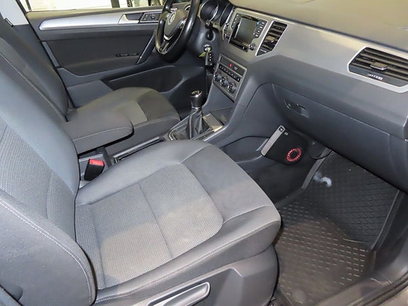 Volkswagen Golf Sportsvan 9 of 20