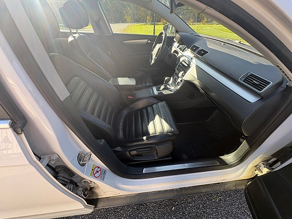 Volkswagen Passat Alltrack 9 of 15