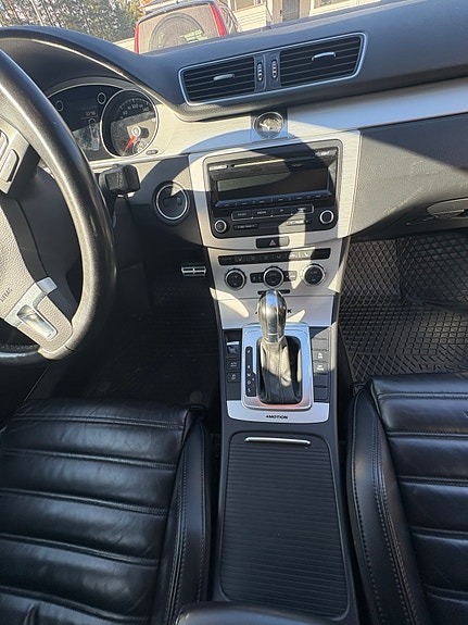 Volkswagen Passat Alltrack 10 of 15
