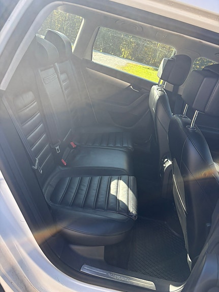 Volkswagen Passat Alltrack 7 of 15