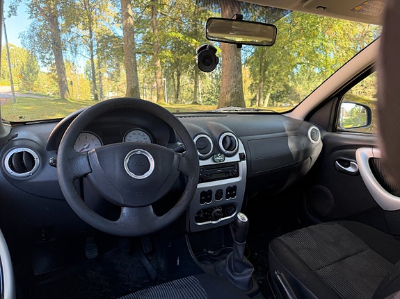 Dacia Sandero 7 of 9