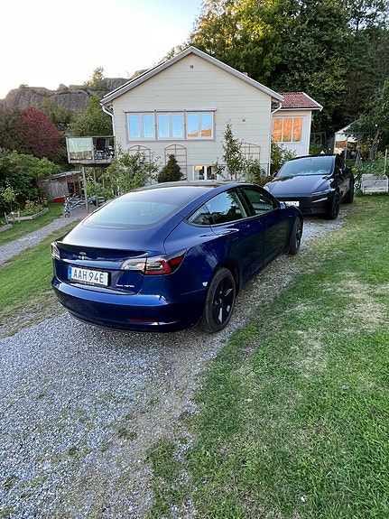 Tesla Model 3 5 of 6