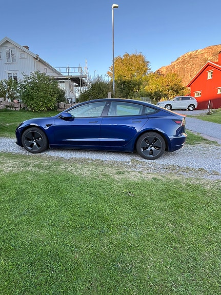 Tesla Model 3 2 of 6