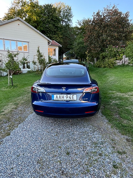 Tesla Model 3 4 of 6