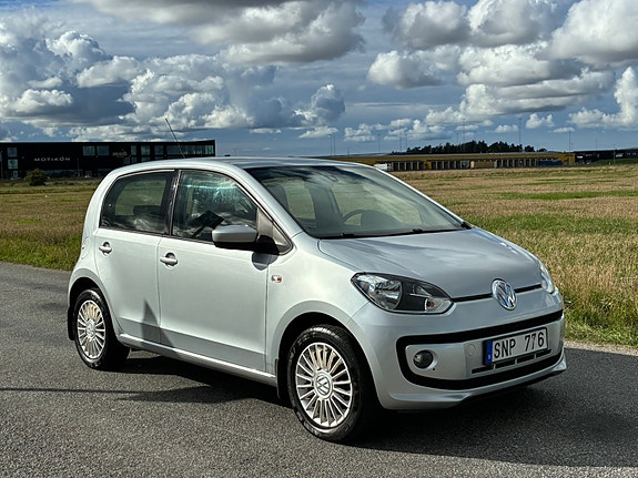 Volkswagen UP! 2 of 12