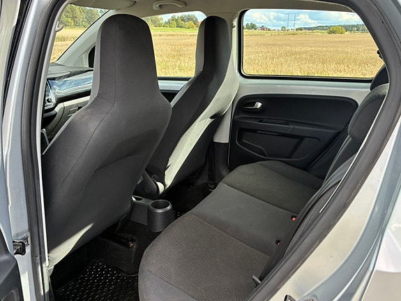 Volkswagen UP! 7 of 12