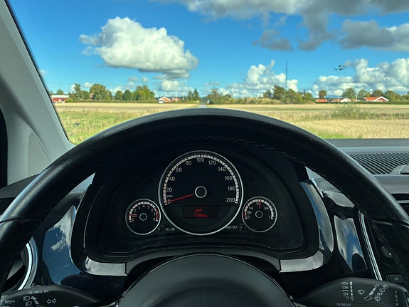 Volkswagen UP! 10 of 12