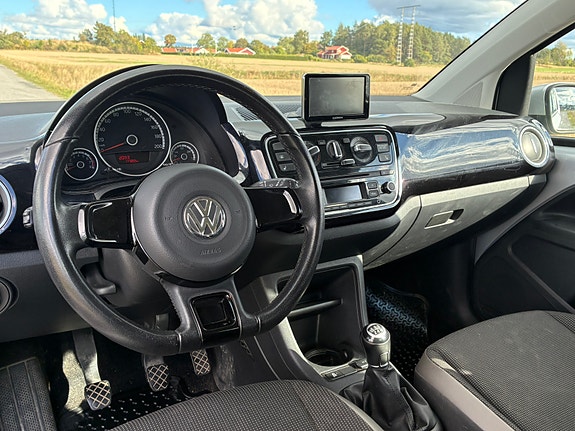 Volkswagen UP! 8 of 12