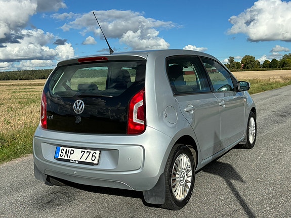 Volkswagen UP! 3 of 12