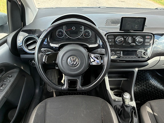 Volkswagen UP! 9 of 12