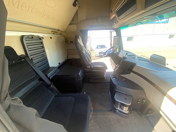 Mercedes-Benz Actros 2553 9 of 12