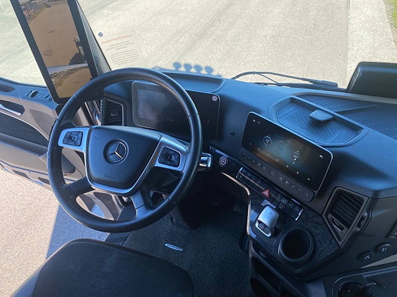 Mercedes-Benz Actros 2553 8 of 12