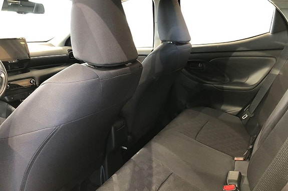 Toyota Yaris 13 of 21