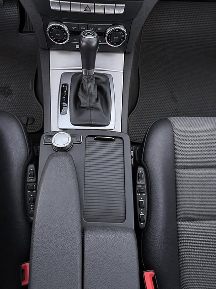 Mercedes-Benz C180 9 of 14