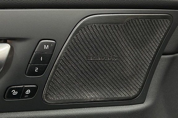 Volvo XC60 17 of 28