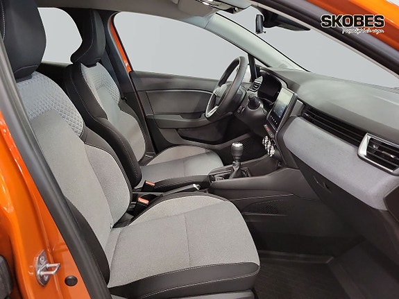 Renault Clio 12 of 19