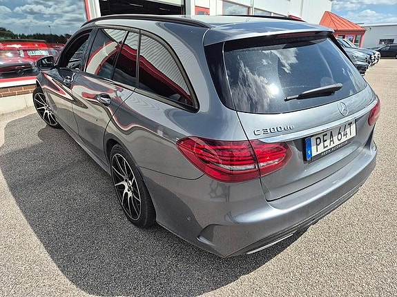 Mercedes-Benz C300 de 4 of 7