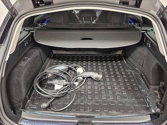 Mercedes-Benz C300 e 10 of 11