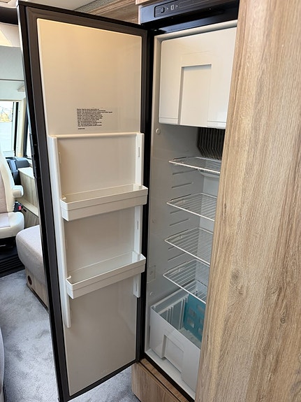 Eura Mobil Integra Line 720 QB Justerbar Queensbed! ALDE! 3500kg! Vinteranpassad! Värmeväxlare! AC i bodel! Litiumbatter 9 of 22