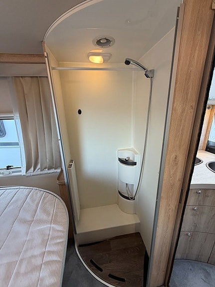 Eura Mobil Integra Line 720 QB Justerbar Queensbed! ALDE! 3500kg! Vinteranpassad! Värmeväxlare! AC i bodel! Litiumbatter 12 of 22