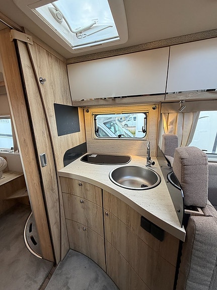 Eura Mobil Integra Line 720 QB Justerbar Queensbed! ALDE! 3500kg! Vinteranpassad! Värmeväxlare! AC i bodel! Litiumbatter 7 of 22