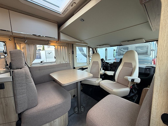 Eura Mobil Integra Line 720 QB Justerbar Queensbed! ALDE! 3500kg! Vinteranpassad! Värmeväxlare! AC i bodel! Litiumbatter 2 of 22