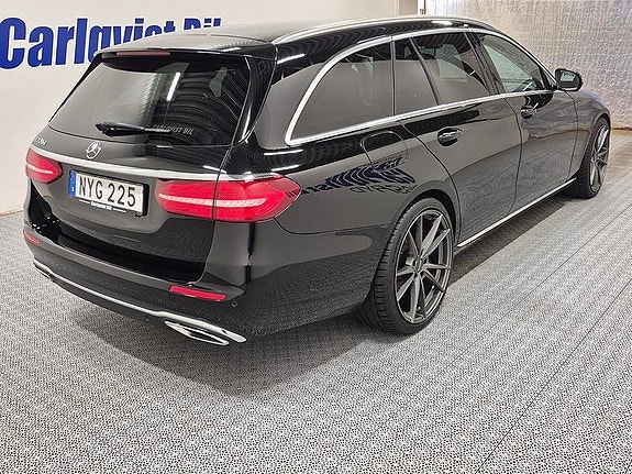 Mercedes-Benz E220 4 of 9