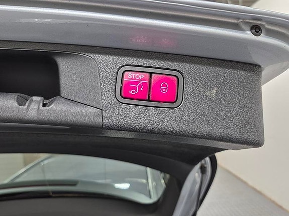 Mercedes-Benz E220 11 of 12