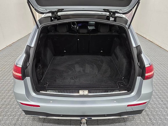 Mercedes-Benz E220 12 of 12