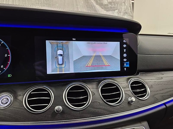 Mercedes-Benz E220 8 of 12