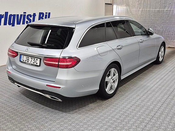 Mercedes-Benz E220 4 of 12