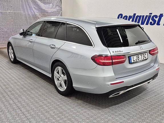Mercedes-Benz E220 5 of 12