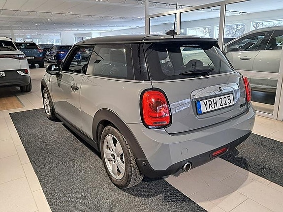MINI Cooper 5 of 7