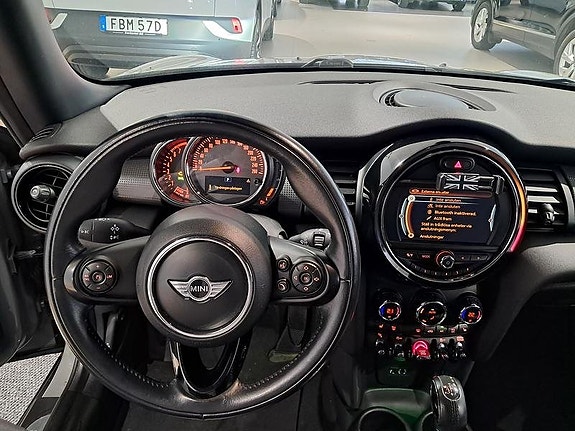MINI Cooper 6 of 7