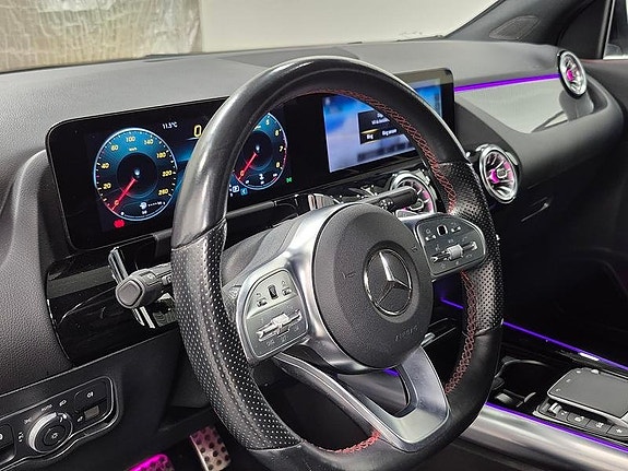 Mercedes-Benz GLA200 7 of 12