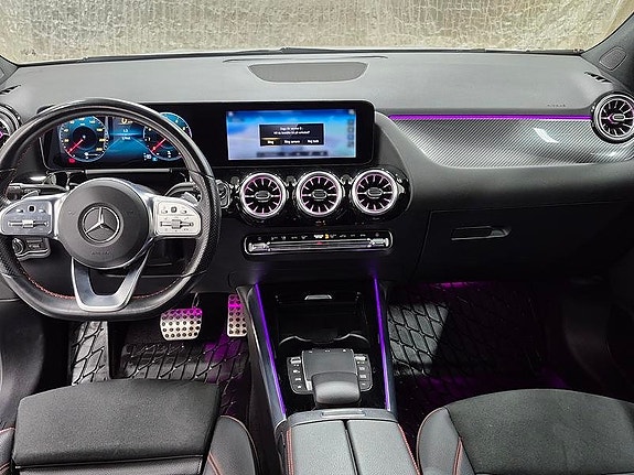 Mercedes-Benz GLA200 6 of 12